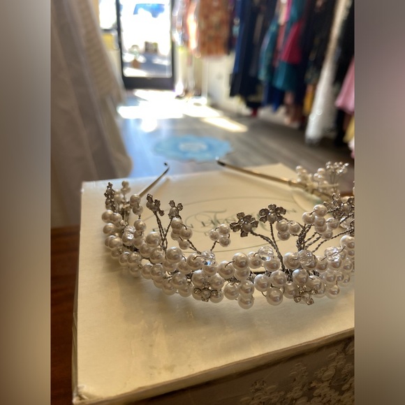 NWT Elen Henderson Tiara - Picture 3 of 5